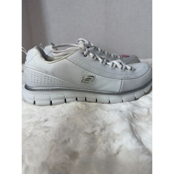 Skechers White Leather Upper Elite with Memory Foam Size 8.5 wide fit - Picture 1 of 10